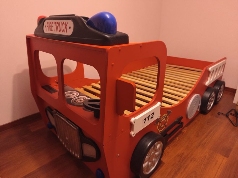 Łóżko dziecięce łóżeczko wóz strażacki Strażak Sam z materacem