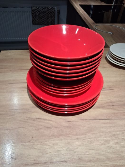 Zestaw czerwonych talerzy 15 sztuk