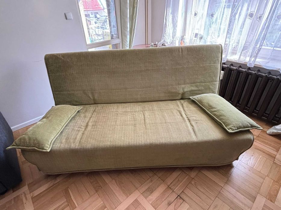 Oliwkowa kanapa – oddam za darmo.