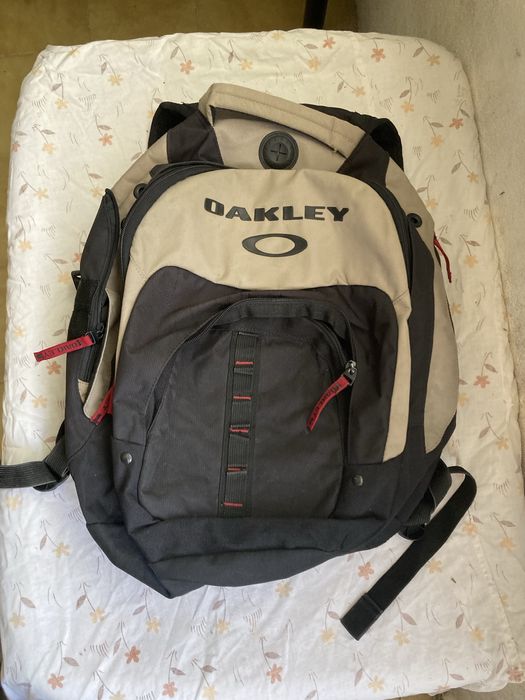 Mochila Oakley preta