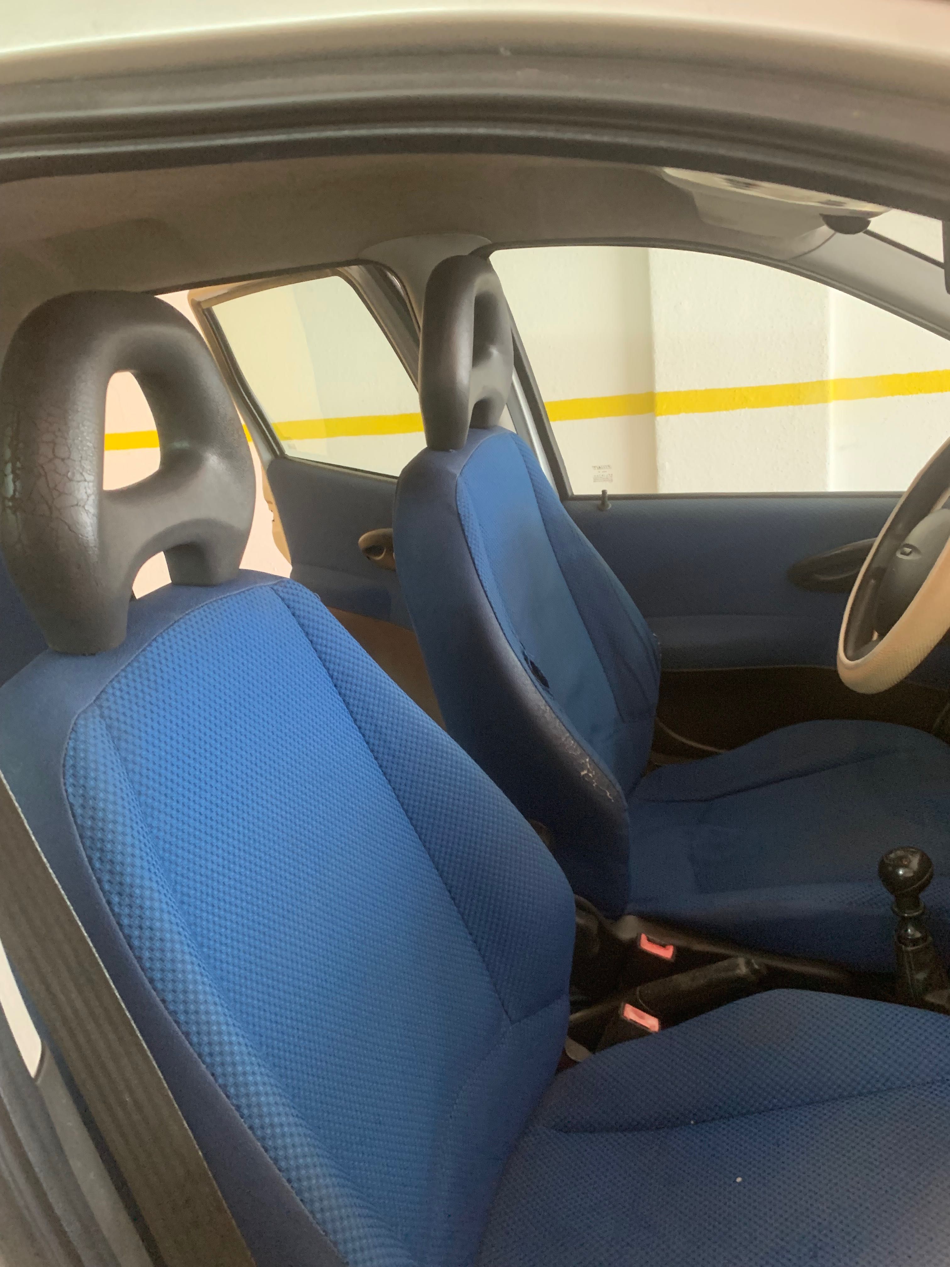 Fiat Punto cinzento