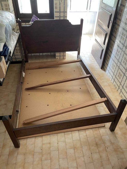 Cama Madeira Escura 130 x 190
