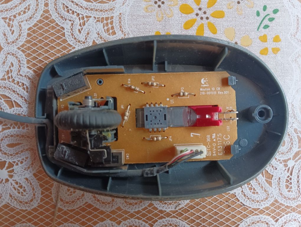 Стара мишка Logitech m90