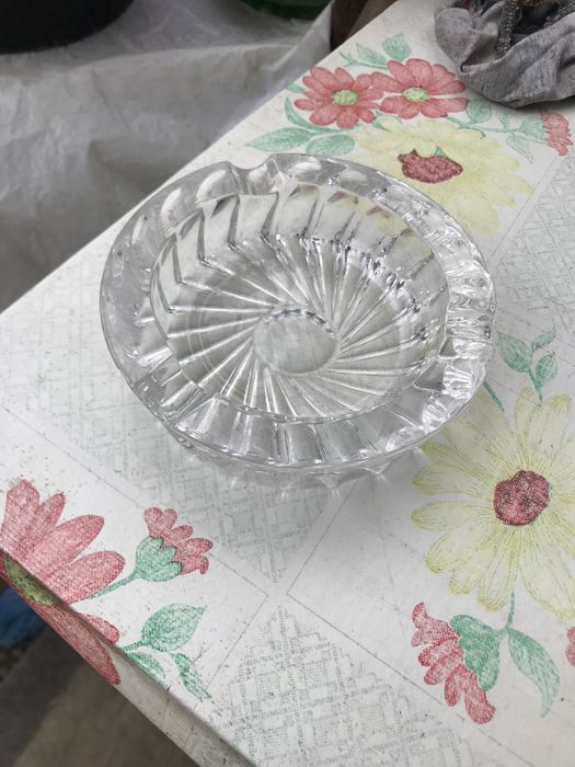 толстостенная пепельница