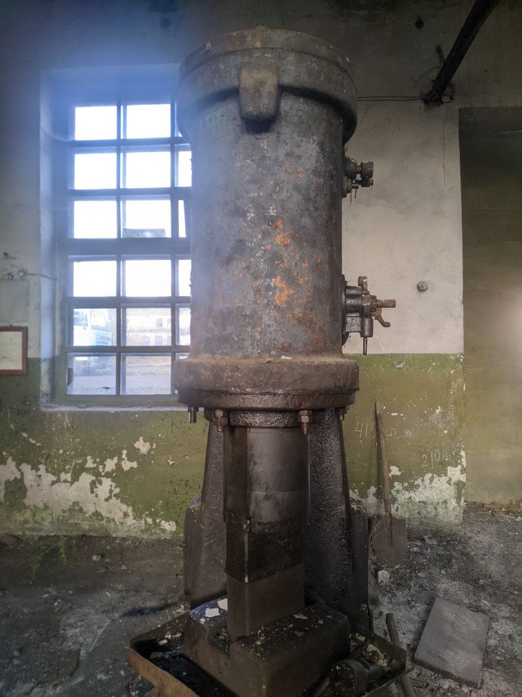 Молот ковальський пневматичний