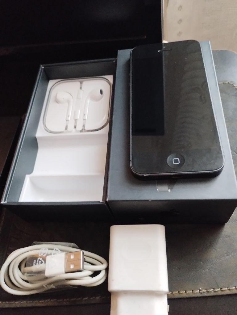 iPhone 5 black 16gb