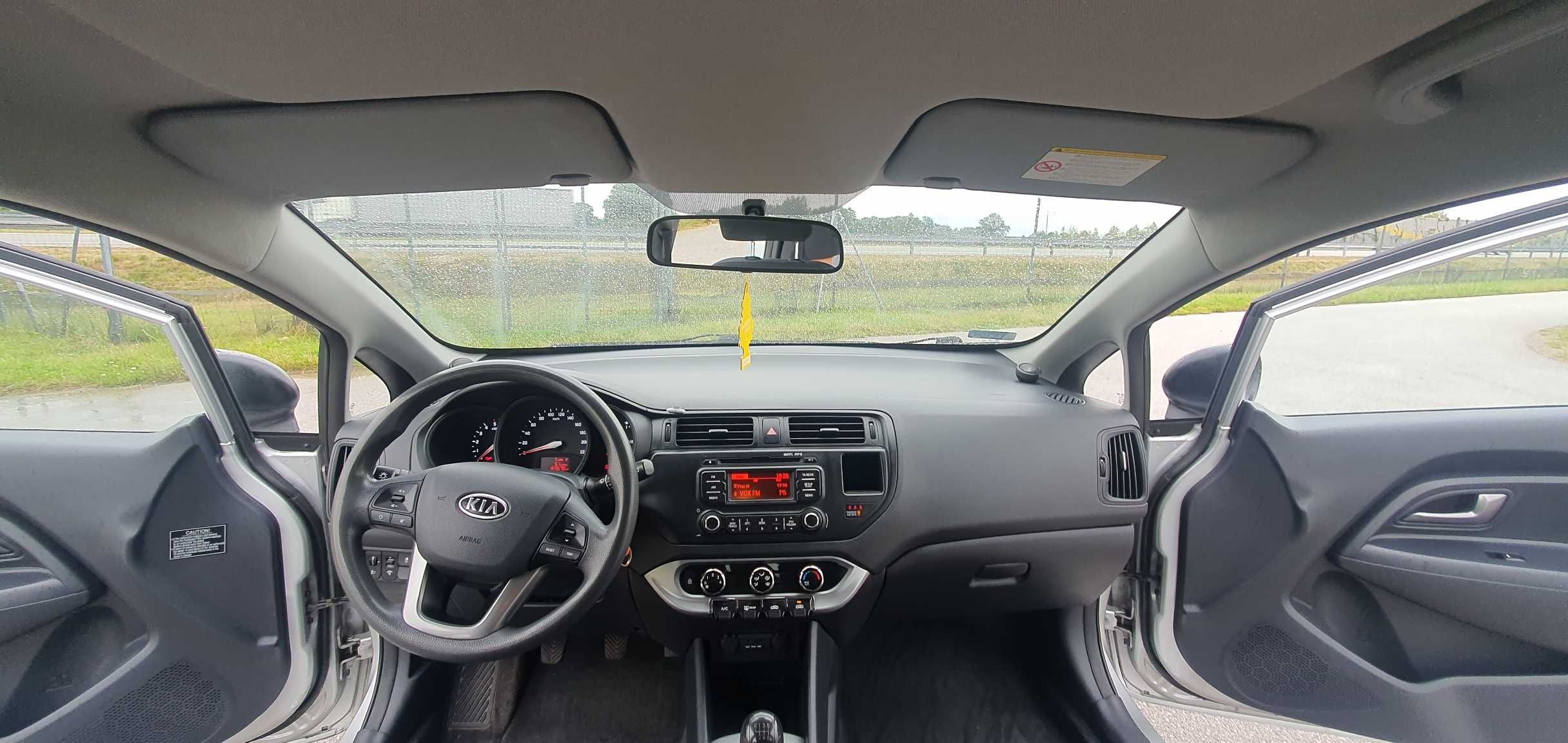 Kia Rio/Bezwypadkowa/ Polska Salon/Mały przebieg