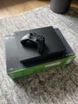 Xbox One X 1TB - najmocniejsza konsola poprzedniej generacji