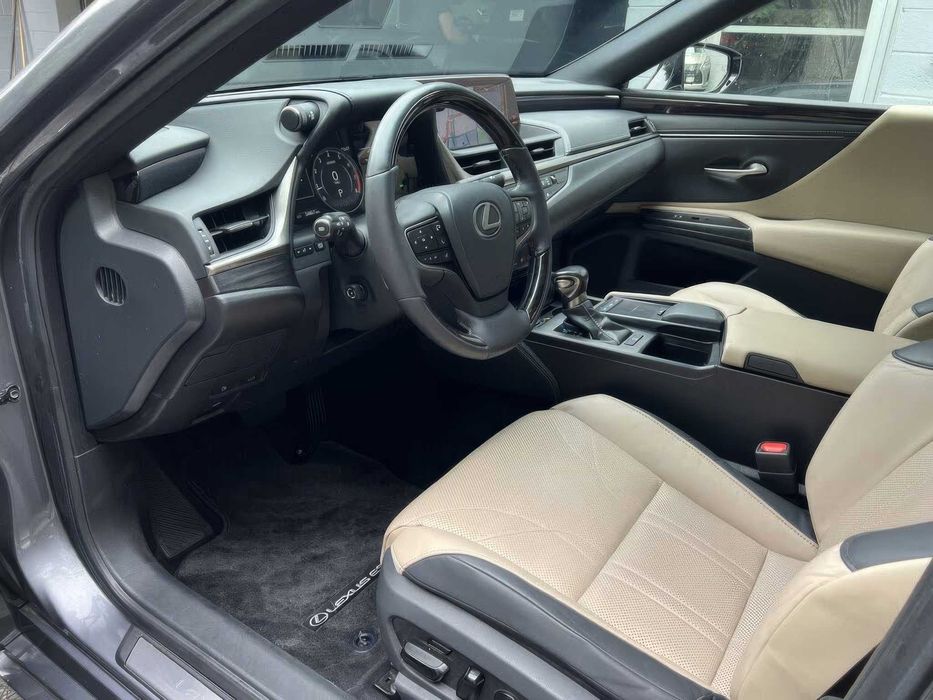Lexus ES 350 Luxury      2019