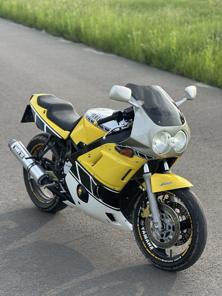 Yamaha FZR400RR FZR
