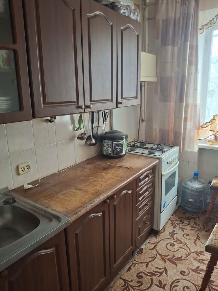 Продається 3-х кімнатна квартира чешського планування в центрі!!