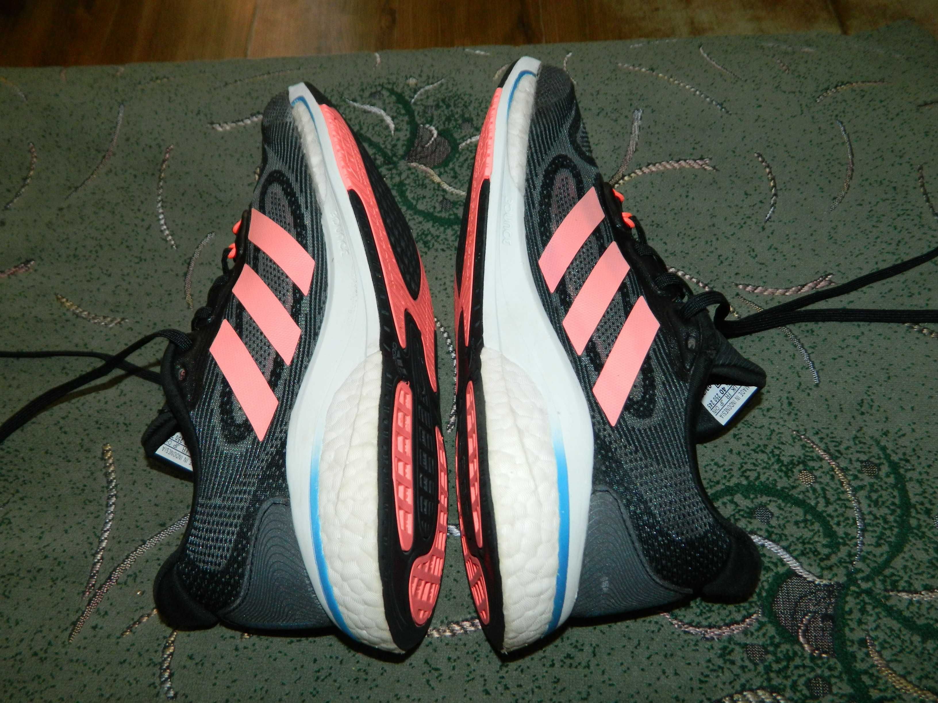 Кроссовки Adidas (оригинал) фирменные размер-40 стелька- 25,5см.