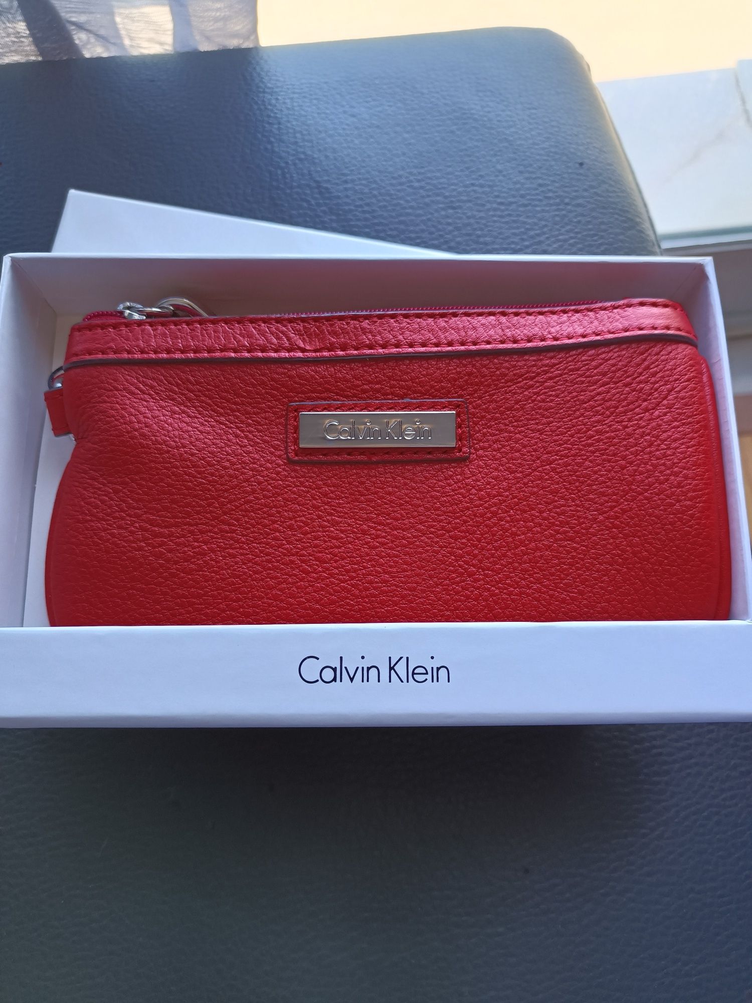 Clutch Vermelha da Calvin Klein