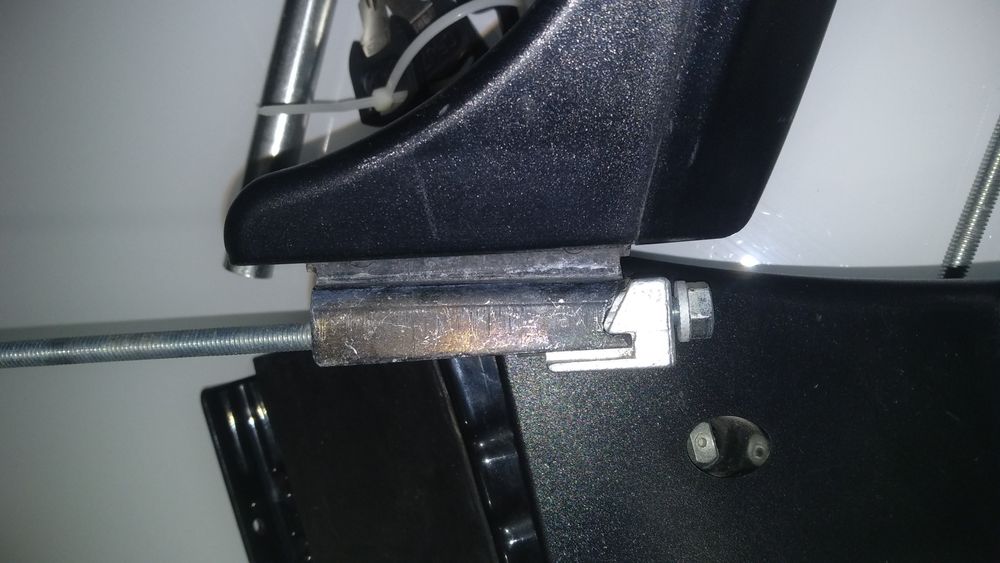 Автобагажник Ford. Кріплення автобагажника CRUZ (лапи)