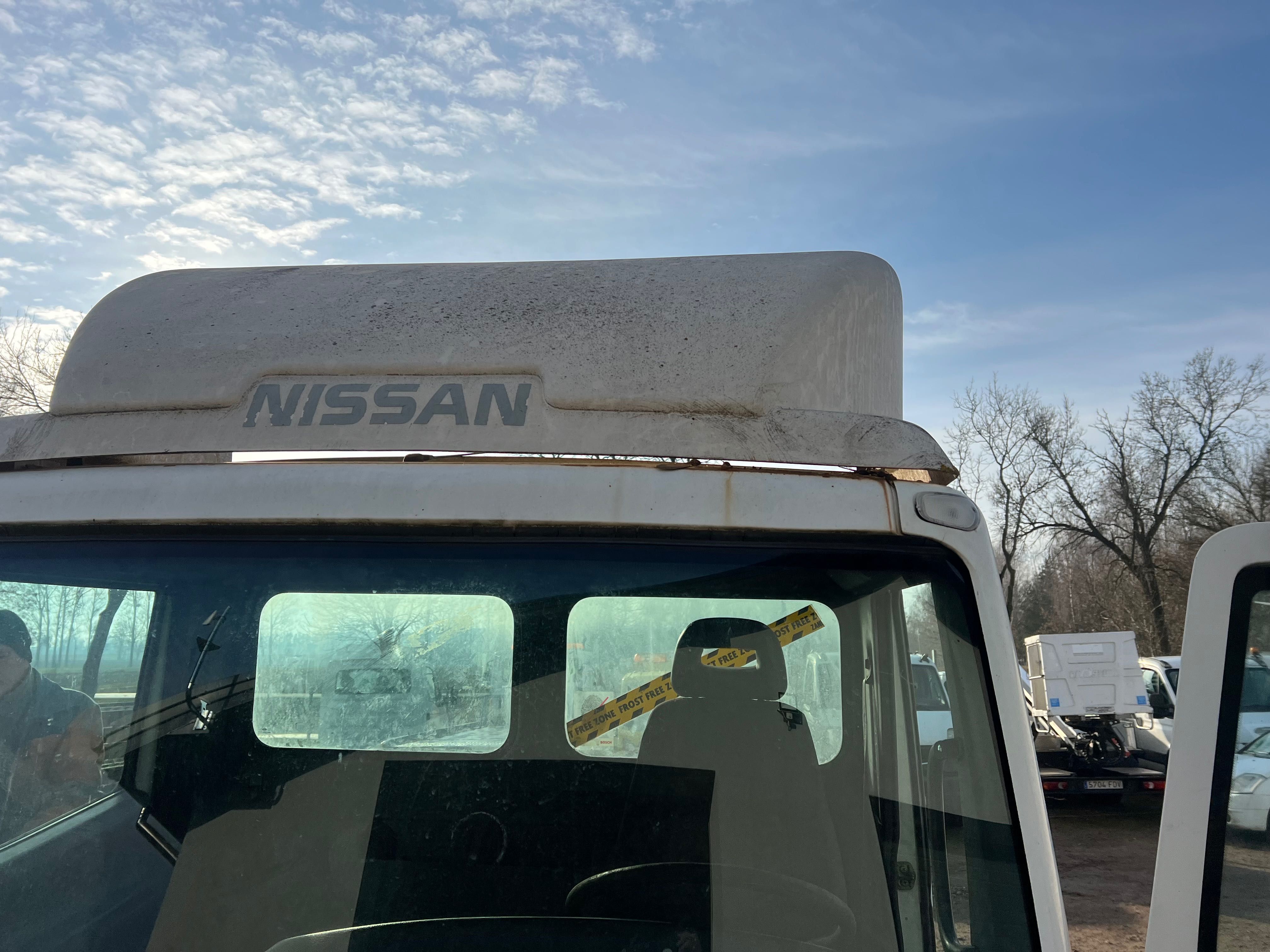 Spoiler Dachowy Owiewka + Mocowania Nissan Atleon