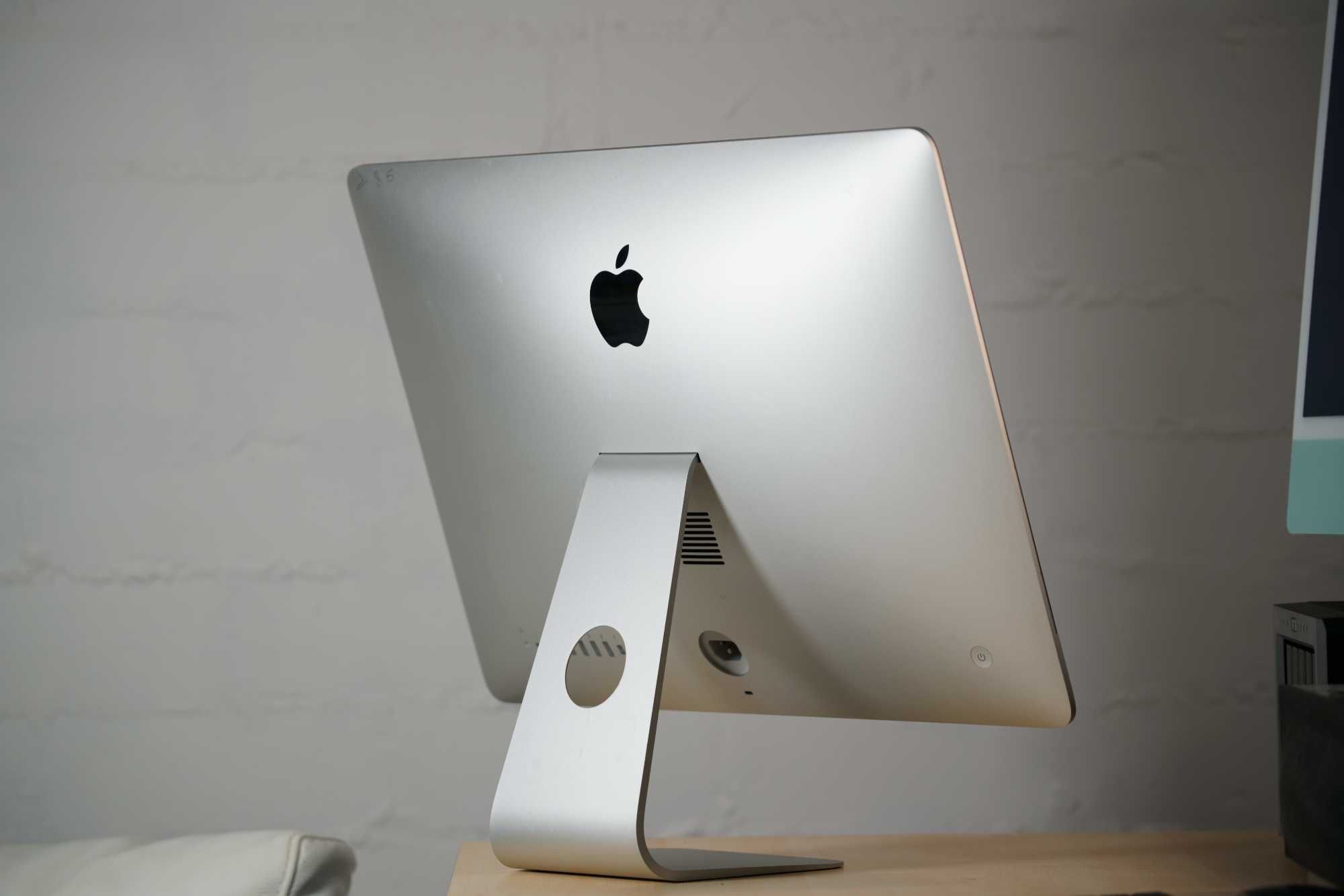 Apple iMac 21.5 2015 RETINA i7 3.3/16/256GB SSD стан топ (асортимент)