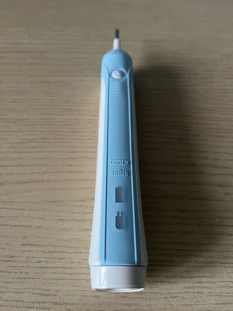 Elektryczna szczoteczka do zębów Oral B Pro 500