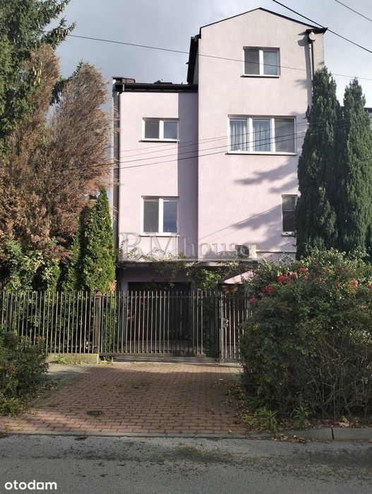 Dom z garażem, 6 pokoi i poddasze