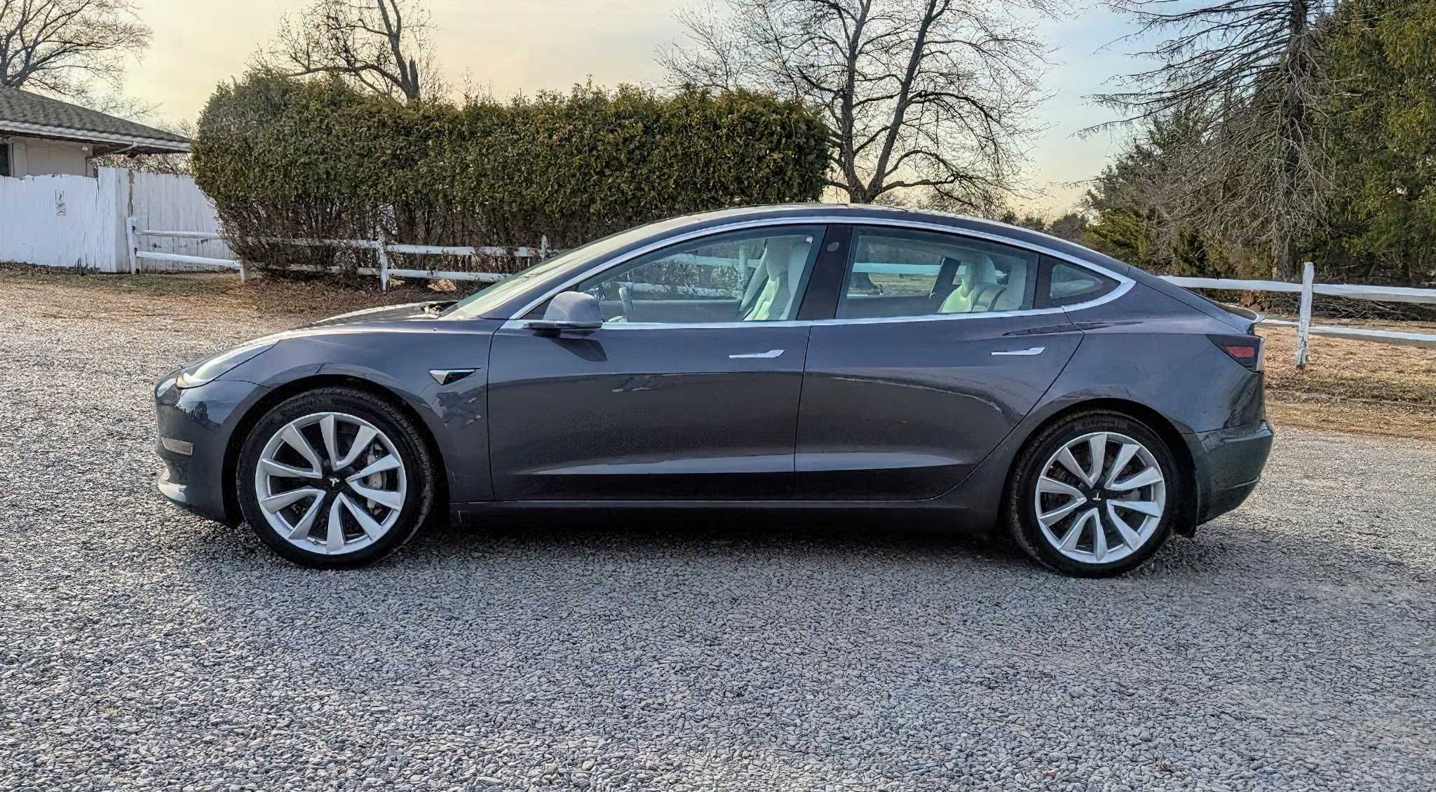 Tesla Model 3 Long Range  2019