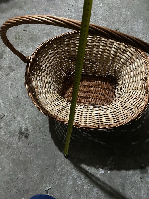 Вінок із живих троянд корзина із живих квітів