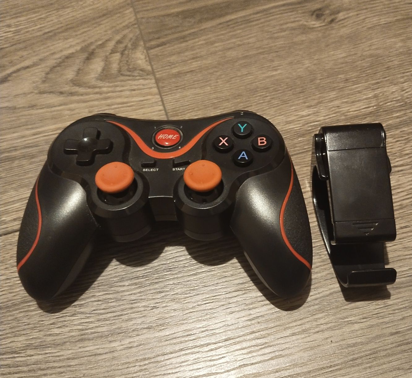 Bezprzewodowy gamepad do telefonów