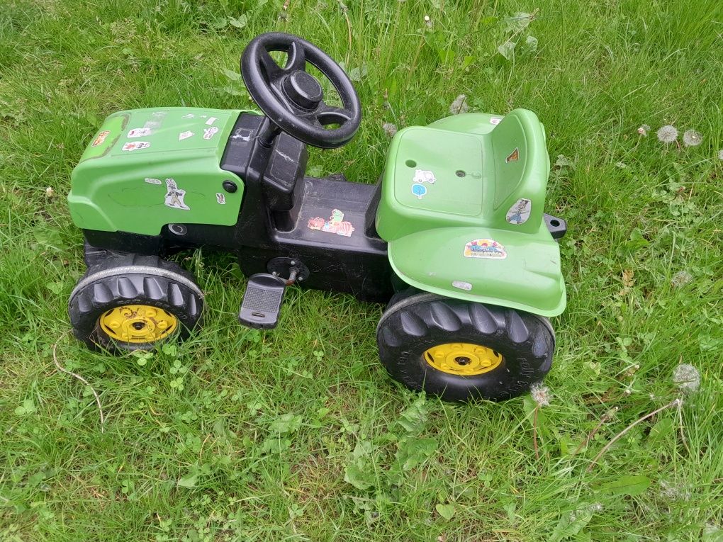 Sprzedam zielony traktor zabawkowy na pedały
