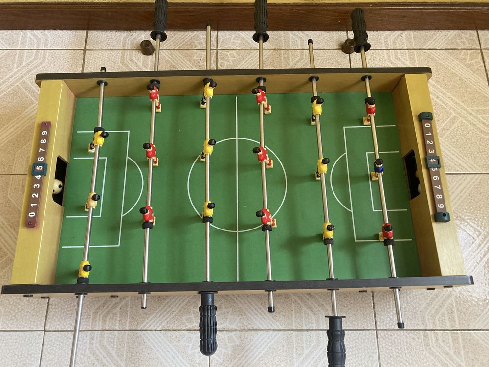 Mesa de matraquilhos pequena com 3 bolas- excelente estado
