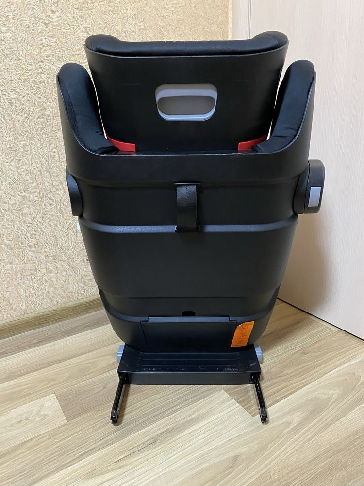 Шведское автокресло Axkid Bigkid Isofix с 3 до 12 лет 15-36 кг