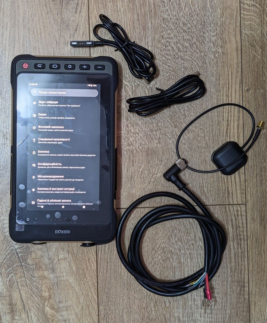Планшет Hugerock X70.