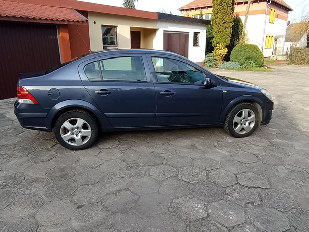 Opel astra H sedan 1.6