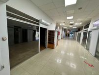 Торговеприміщення в ТЦ 42 кв.м.прямо навході біляАврори і супермаркету
