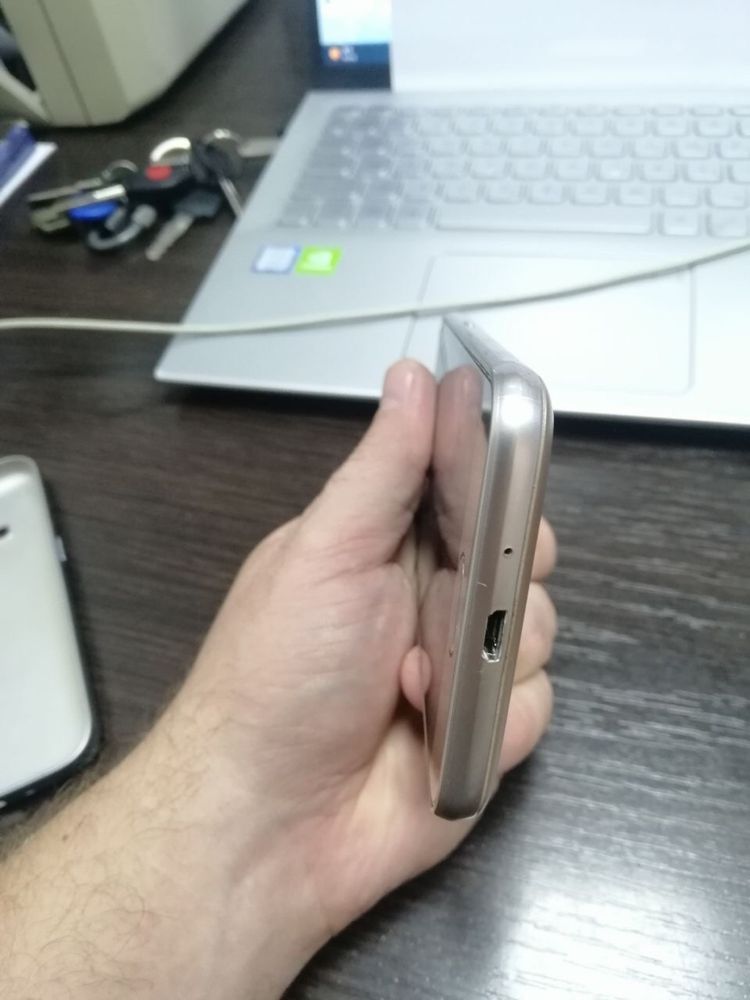смартфон Samsung J1 2016