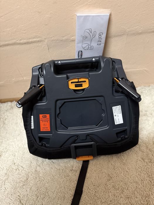 Продам Автокрісло-бустер Chicco GoFit Plus Чорне