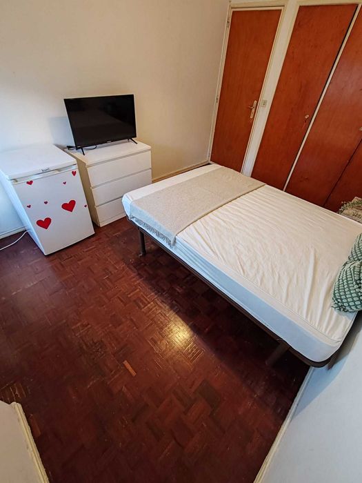 Quarto de casal - Benfica a 5min do C. Colombo