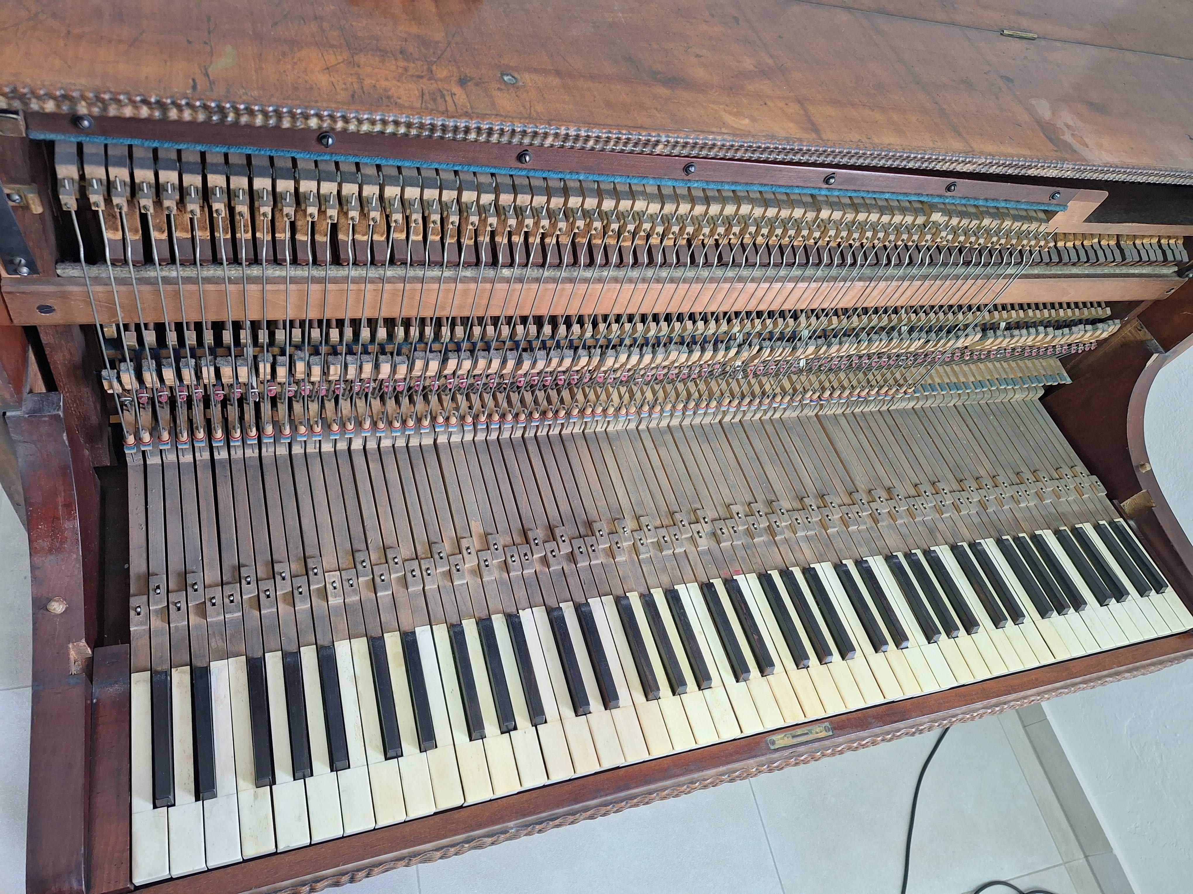 pianino zabytkowe