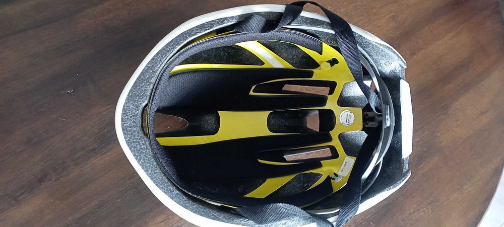 Capacete orbea aero R10 com sistema MIPS