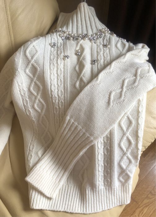 PINKO.Оригинал . Италия . Шерсть. Новый . М.