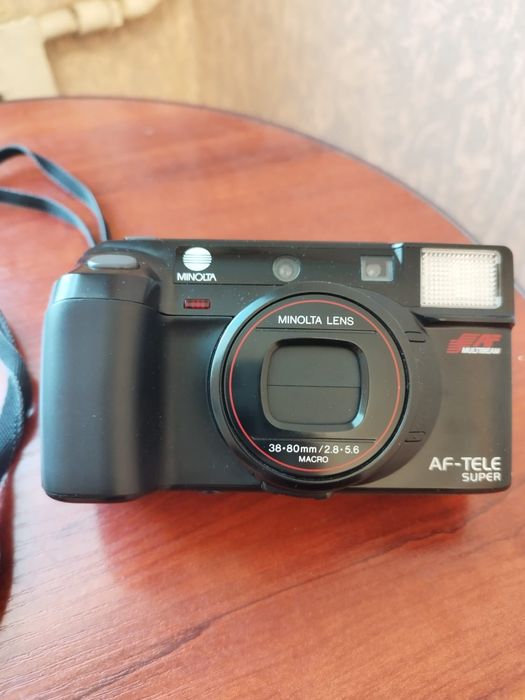 Вінтажний плівковий фотоапарат Minolta AF-Tele Super