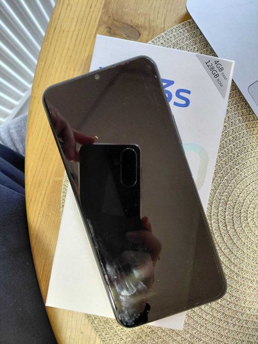 Продам телефон VivoY33