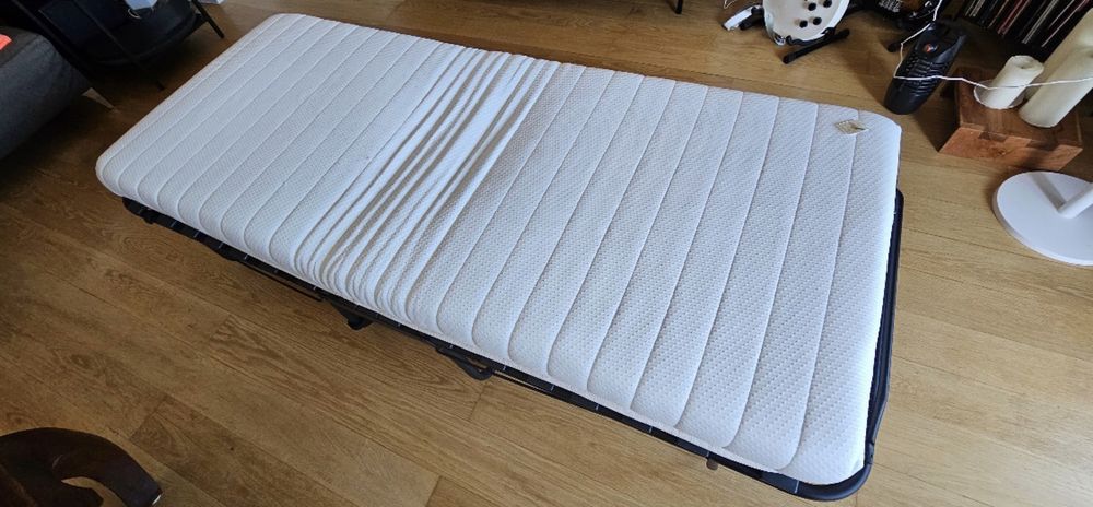 Vendo divan desdobravel com colchao novo.