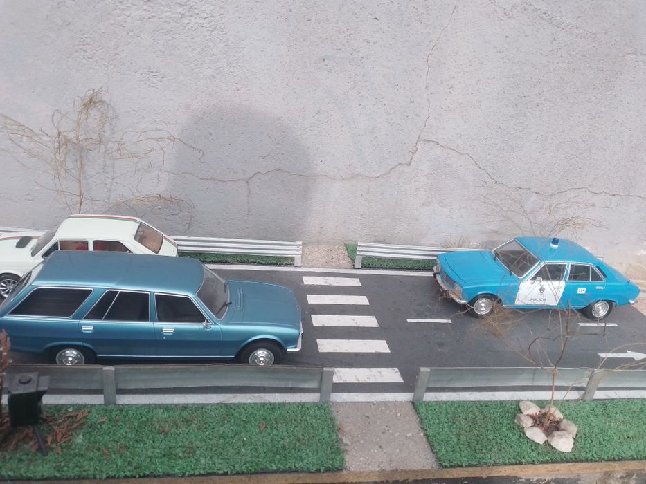 Miniatura 1/18 Peugeot 504 GL