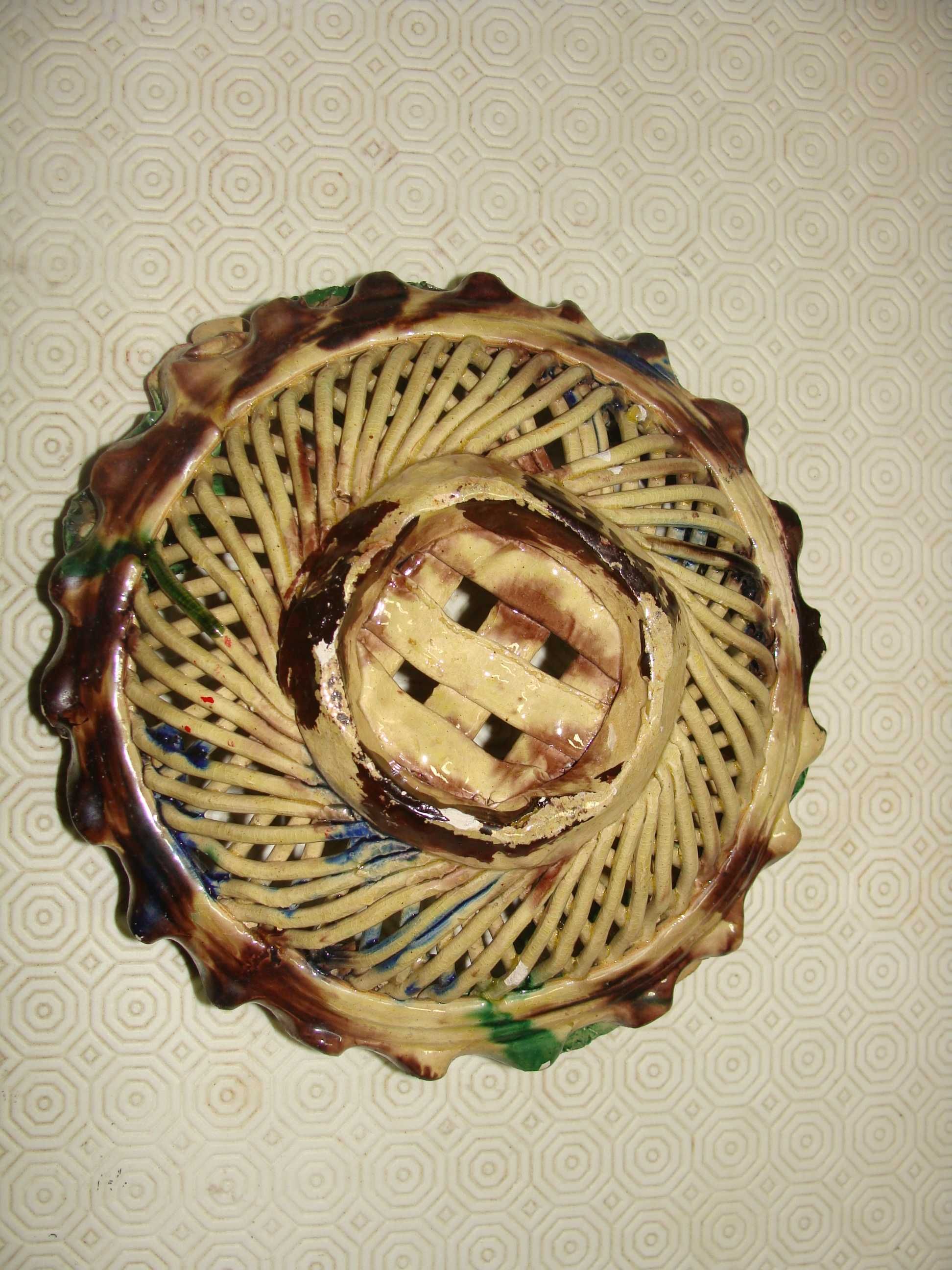 Cesta Antiga com Rosas