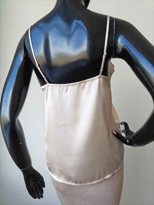 Атласний топ в білизняному стилі