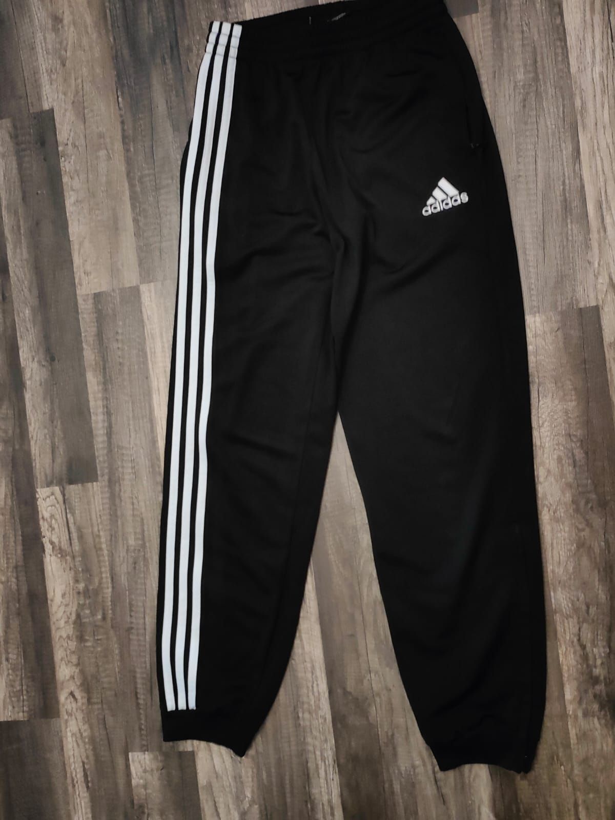 dresowe spodnie Adidas z zamkami, super stan