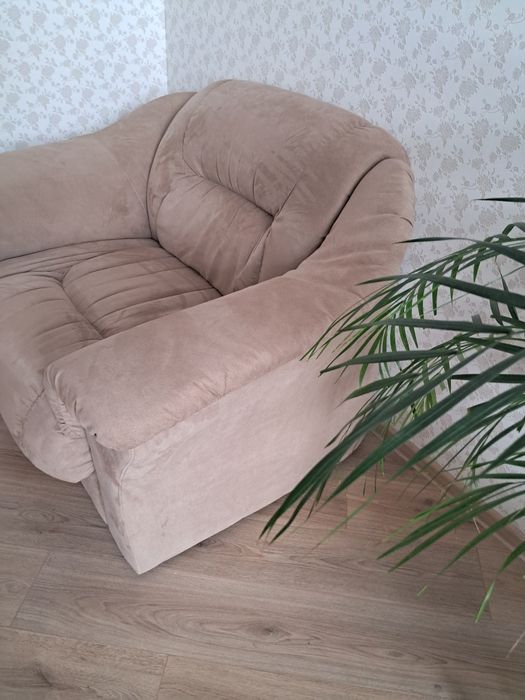 Продается большое кресло
