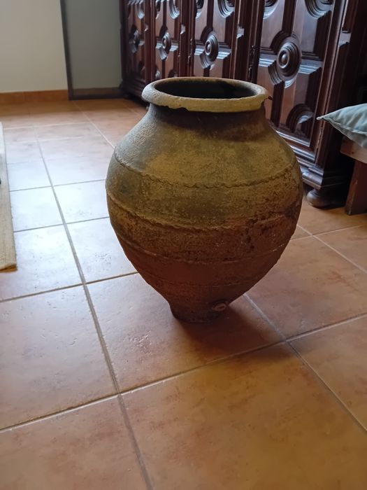 Talha antiga de barro