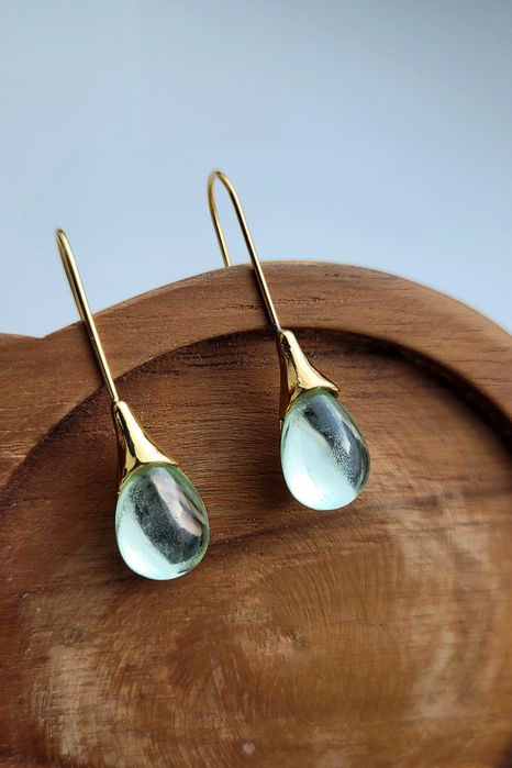 Jasne Zielone delikatne błyszczące kolczyki złote łezki light green