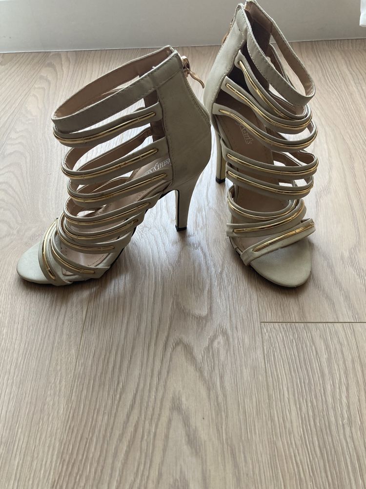 Sandaly na obcasie r36 jednak uwazam,ze jest to r37 (ok 23 cm wkladka)