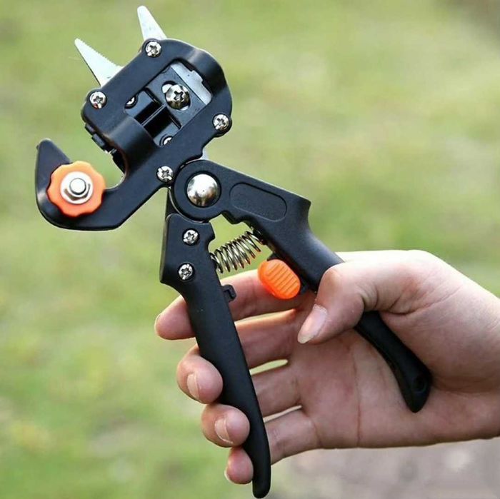 Черный секатор для обрезки и прививки деревьев