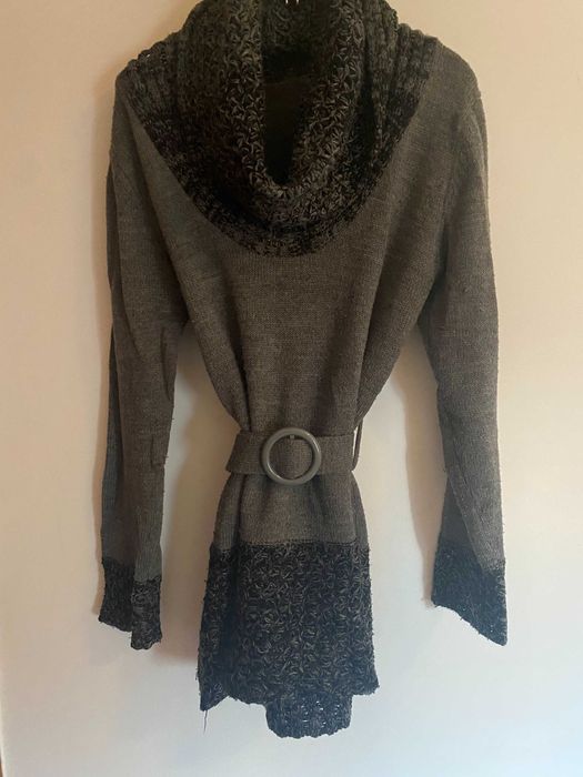 Camisola cinzenta com gola